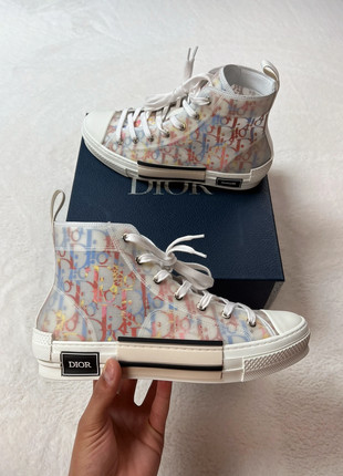 Dior b23 taille discount grand ou petit