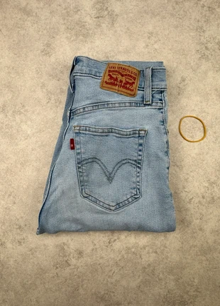 Levi’s High Waisted Mom Jean – W26 L27, marque: Levi's, état: Très bon état, taille: XS / 34 / 6, 18,00 €, 19,60 € Protection acheteurs (Pro) incluse