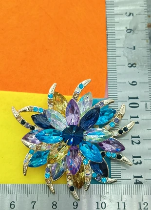 Broche, merk: Montre.fr, staat: Heel goed, € 5,00, € 5,95 inclusief Kopersbescherming Pro