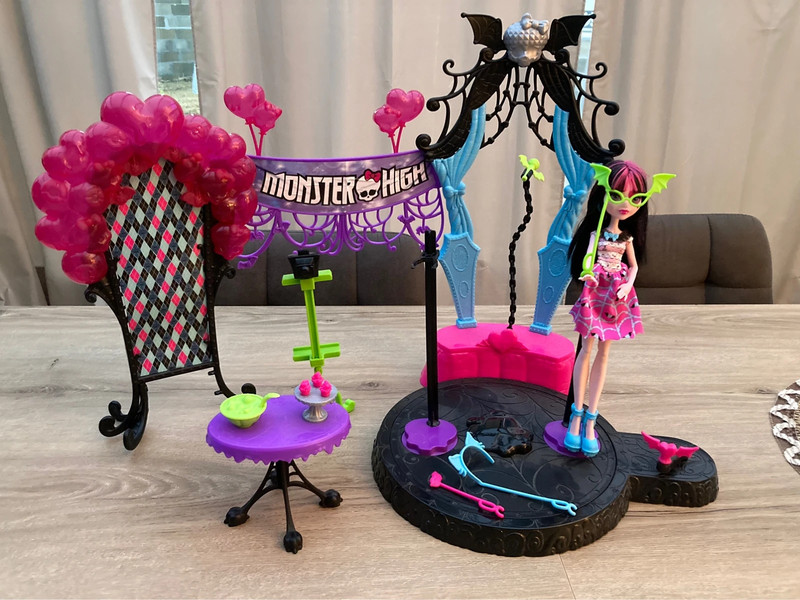 Monster high dance the fright away playset draculaura