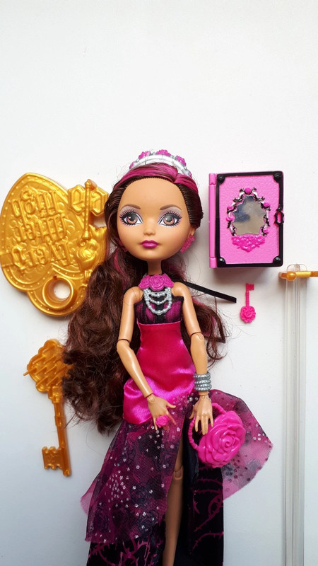 Poupée Ever after High Raven Queen - Vinted