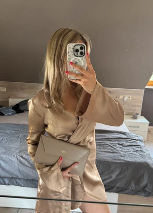 Goldenes Satin Wickelkleid, marque: NA-KD, état: Neuf avec étiquette, taille: M / 38 / 10, 8,00 €, 9,10 € Protection acheteurs incluse