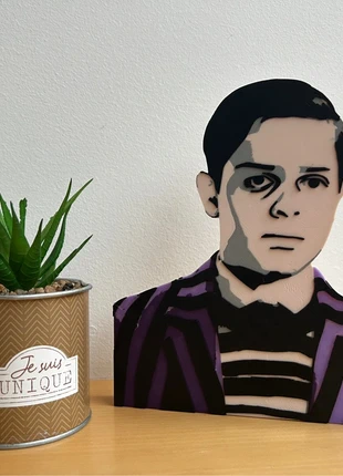 Support déco Pugsley Addams – version colorée 3D, marke: MERCREDI, zustand: Sehr gut, 12,00 €, 13,30 € beinhaltet Vinted-Käuferschutz Pro