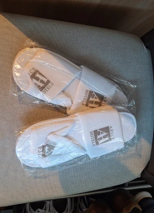 2 paires de pantoufles adultes Hôtel Apice, staat: Nieuw met prijskaartje, maat: Universeel, € 4,00, € 4,90 inclusief Kopersbescherming