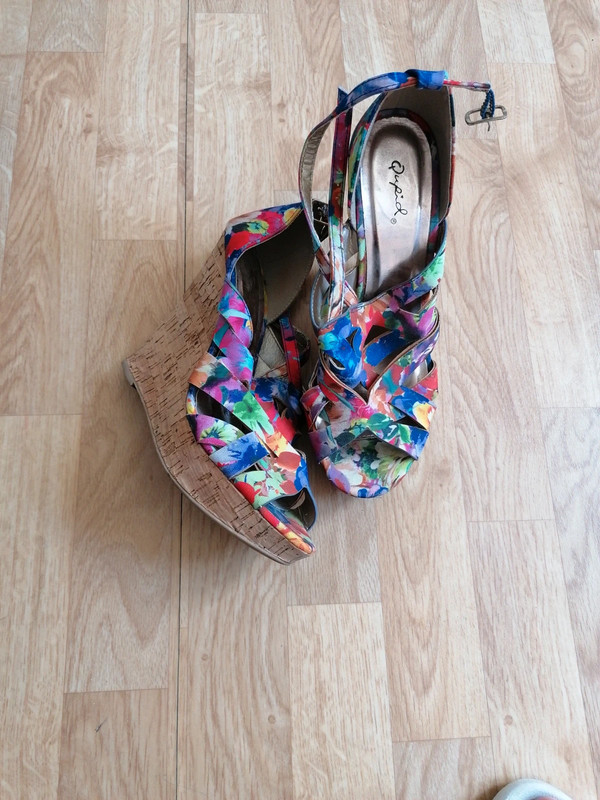 Nu pied talon compense Vinted