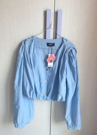 Camicia azzurra cropped Cider nuova – elasticizzata con scollo a V, marke: Cider, zustand: Neu, mit Etikett, größe: L / 40 / 12, 6,00 €, 7,00 € inklusive Vinted-Käuferschutz