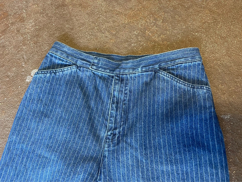 Vintage Liz Claiborne pin stripe jeans 30” waist 2