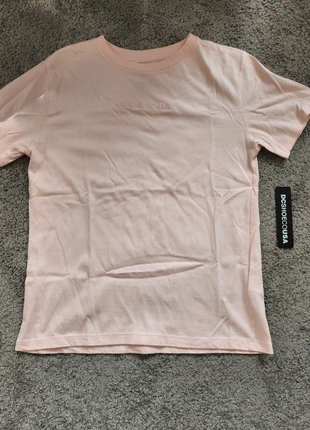 DC Shoes boxy t-shirt unisex Small PINK, merk: DC Shoes, staat: Heel goed, maat: S, € 5,00, € 5,95 inclusief Kopersbescherming