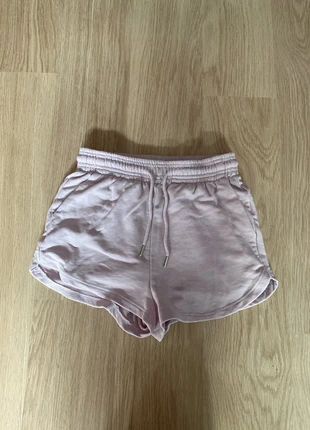 Violetkleurige short, marca: H&M, estado: Nuevo sin etiquetas, tamaño: XS / 34 / 6, 3,00 €, 3,85 € Protección al comprador incluida