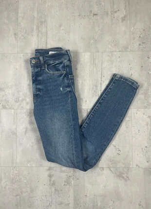 Jean Zara skinny couleur bleu taille 32/XXS, marque: Zara, état: Très bon état, taille: XXS / 32 / 4, 10,00 €, 11,20 € Protection acheteurs incluse