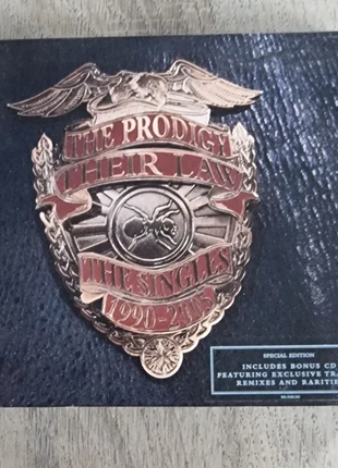 SE: The prodigy the singles 1990-2005, estado: Muito bom, €12.50, €13.83 inclui Proteção do Comprador