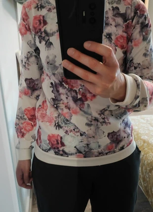 Sweat Pimkie avec fleurs, brand: Pimkie, condizioni: Ottime, taglia: M / IT 42 / EU 38, €4.00, €4.90 include la Protezione acquisti