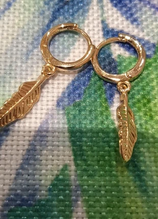 Pendientes pluma dorada , condizioni: Ottime, €9.00, €10.15 include la Protezione acquisti