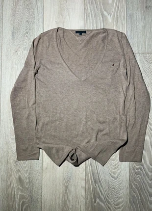 Pull col V Tommy Hilfiger femme beige taupe coton logo poitrine chic basique classique S, brand: Tommy Hilfiger, condizioni: Ottime, taglia: S / IT 40 / EU 36, €15.00, €16.45 include la Protezione acquisti