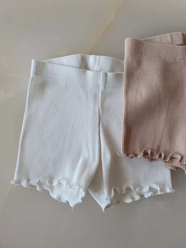 2 shorts H&M nude et blanc neuf taille 4-6mois 3