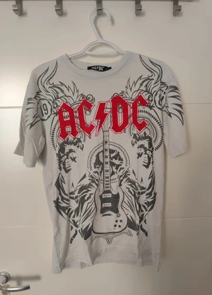 Maglietta ACDC bianca, marke: AC/DC, zustand: Sehr gut, größe: S, 5,00 €, 5,95 € inklusive Vinted-Käuferschutz