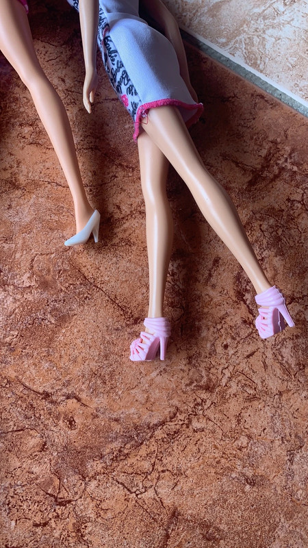 Barbie Lot de 4 paires de chaussures Barbie Rose