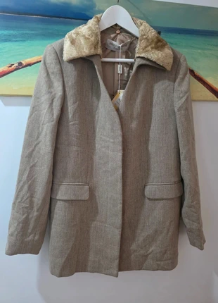 Chaqueta beige Michèle Larive con cuello de pelo – Talla 42 | Nueva con etiqueta, merk: Michele larive, staat: Nieuw met prijskaartje, maat: XL / 42 / 14, € 30,00, € 32,20 inclusief Kopersbescherming