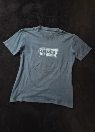 T-Shirt Levi's, merk: Levi's, staat: Heel goed, maat: S, € 5,00, € 5,95 inclusief Kopersbescherming