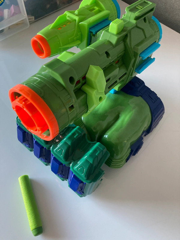 Incredible Hulk nerf gun with detachable parts 2