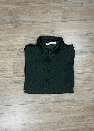 Chemise  léopard Zara vert foncé / noire  taille m, marke: Zara, zustand: Sehr gut, größe: M / 38 / 10, 5,00 €, 5,95 € inklusive Vinted-Käuferschutz
