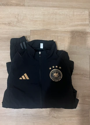 Veste Allemagne 2022, marque: adidas, état: Neuf sans étiquette, taille: XS, 30,00 €, 32,20 € Protection acheteurs incluse