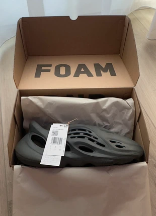 YZY Foam RNR, marque: Yeezy, état: Très bon état, taille: 43, 65,00 €, 68,95 € Protection acheteurs incluse