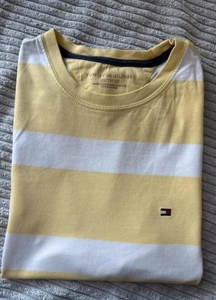 T shirt tommy Hilfiger en très bon état taille XS t shirt 7, marque: Tommy Hilfiger, état: Très bon état, taille: XS, 10,00 €, 11,20 € Protection acheteurs incluse