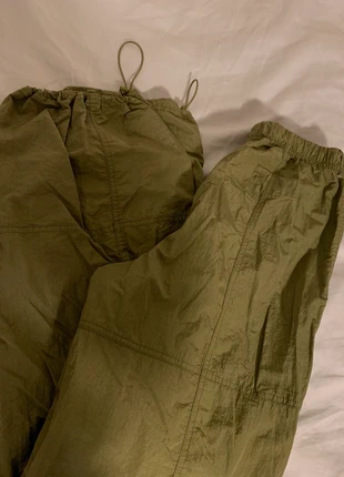 Pantalon parachute , marque: Bershka, état: Neuf sans étiquette, taille: XS / 34 / 6, 14,00 €, 15,40 € Protection acheteurs incluse