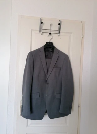 Costume :pantalon +veste gris taille 50 /42 =20€, marque: Marco Belli, état: Bon état, taille: XL, 20,00 €, 21,70 € Protection acheteurs (Pro) incluse