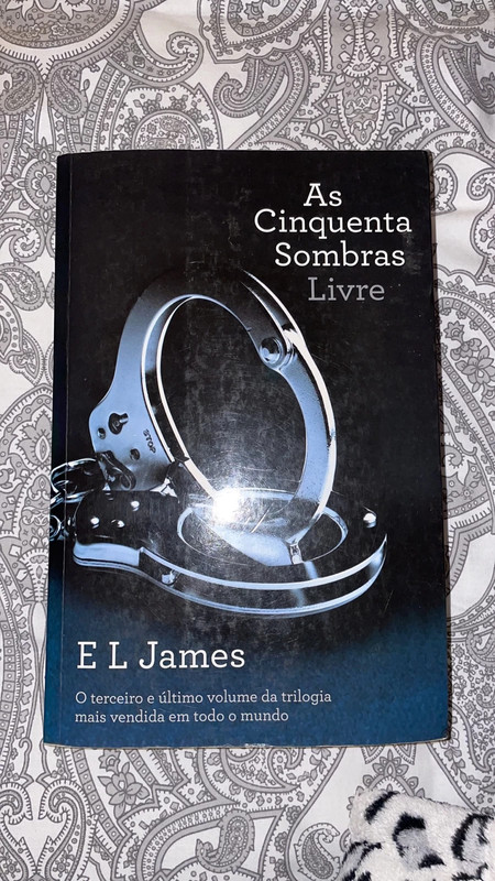As cinquenta sombras livre (Portuguese Edition): James, E L: 9789892321424:  : Books