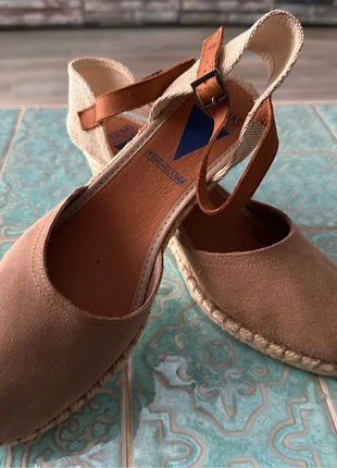 Alpargatas/espadrilles con cuña de serraje color piedra - 39, marque: Local, état: Neuf avec étiquette, taille: 39, 35,00 €, 37,45 € Protection acheteurs incluse