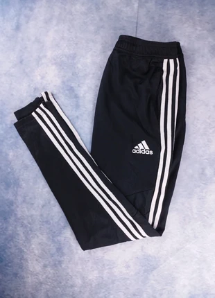 Jogging Adidas – Noir classique – Bandes et logo blanc – Taille S –bon état, marque: adidas, état: Très bon état, taille: S, 12,50 €, 13,83 € Protection acheteurs incluse