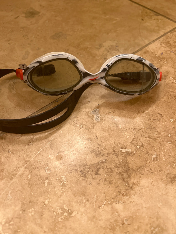 Swimming goggles 2