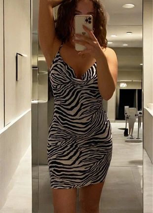 Mini Kleid Zebra Muster S – figurbetont & stretchig, Wasserfallausschnitt, merk: Sonstiges, staat: Nieuw zonder prijskaartje, maat: S / 36 / 8, € 5,00, € 5,95 inclusief Kopersbescherming