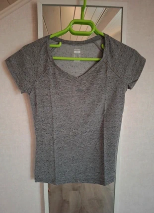T-shirt de sport femme, marke: Decathlon, zustand: Sehr gut, größe: XS / 34 / 6, 4,50 €, 5,43 € inklusive Vinted-Käuferschutz