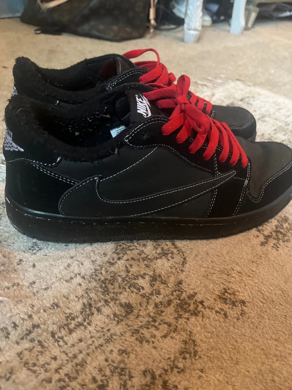 black travis scott retro jordans with red laces | Vinted