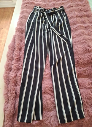 Gestreepte hoge broek van H&M., marque: H&M, état: Très bon état, taille: S / 36 / 8, 5,00 €, 5,95 € Protection acheteurs incluse