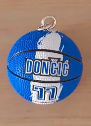 Porte-clé Luka Dončić Dallas Mavericks 77 Collector NBA – Cadeau fan, merk: Luka Dončić Dallas Mavericks, staat: Nieuw met prijskaartje, € 5,87, € 6,86 inclusief Kopersbescherming Pro