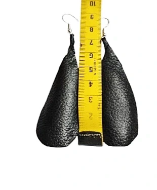 Grote, zwart leren oorhangers - lichtgewicht - recycled, état: Neuf sans étiquette, 6,00 €, 7,00 € Protection acheteurs incluse