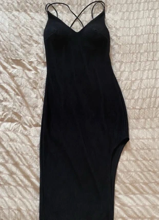 Robe noir fendue, zustand: Neu, größe: Einheitsgröße, 3,00 €, 3,85 € inklusive Vinted-Käuferschutz