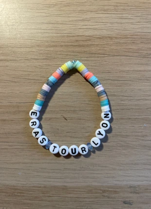Bracelet Eras Tour Lyon, marque: Fait Main, état: Neuf sans étiquette, 1,00 €, 1,75 € Protection acheteurs incluse