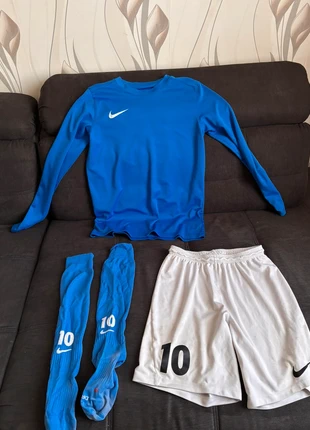 Lot de maillot short chaussettes Nike bleu numéro 10, brand: Nike, condizioni: Buone, taglia: S, €16.00, €17.50 include la Protezione acquisti