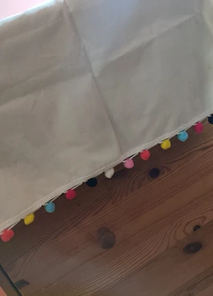 Scandinavian Tablecloth with Colorful Pom Poms - 60x60cm Cream Boho Table Cover, marca: Local, estado: Novo com etiquetas, €9.90, €11.10 inclui Proteção do Comprador