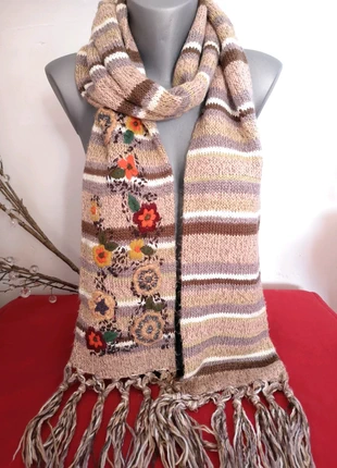 Grande Écharpe Mango, marque: Mango, état: Bon état, 7,00 €, 8,05 € Protection acheteurs incluse