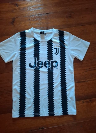 T-shirt Juve con scritta "CHIESA' sul retro tg. 12 anni, marke: Sul, zustand: Sehr gut, größe: 12 Jahre / 152, 5,00 €, 5,95 € inklusive Vinted-Käuferschutz