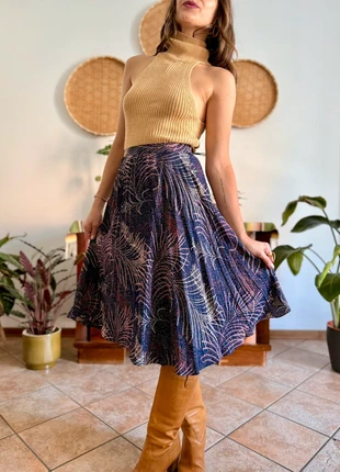 1970's vintage navy blue silk skirt with pink and cream abstract print, brand: Unique Vintage, condizioni: Ottime, taglia: S / IT 40 / EU 36, €16.00, €17.50 include la Protezione acquisti Pro