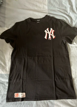 New york Yankees tee, brand: MLB, condizioni: Nuovo senza cartellino, taglia: M, €15.00, €16.45 include la Protezione acquisti