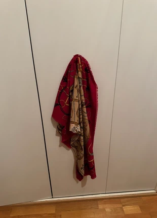 Grand Foulard / Carré Rouge et Beige Motif Chaînes et Équestre, brand: Accessoire, condition: New without tags, €4.00, €4.90 includes Buyer Protection