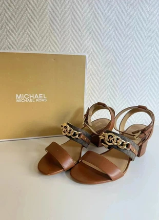 Michael Kors Talons ouverts femme marron noir beige luxe neuf taille 35, marke: Michael Kors, zustand: Neu, mit Etikett, größe: 35, 59,90 €, 63,60 € inklusive Vinted-Käuferschutz